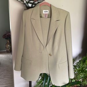 Women’s Kasper pant suit